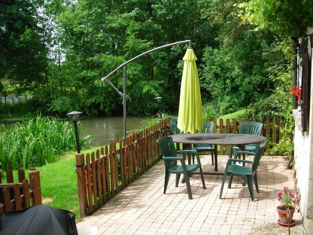 BnB riverside dining
