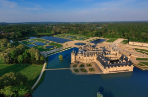 picture of a chateau in a lake at Tours, France